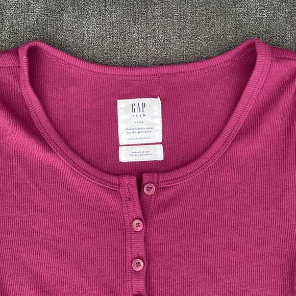 Small magenta Gap long sleeve - Picture 2 of 2